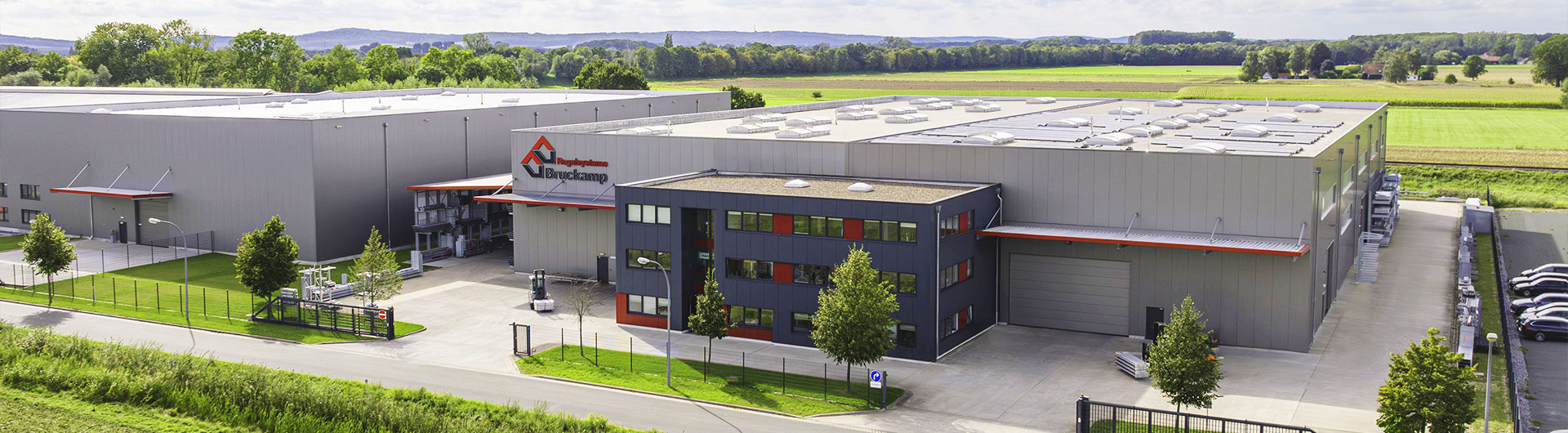 Effiziente Regalsysteme für professionelle Lagertechnik - Ihr zuverlässiger Online-Shop | Bruckamp Regalsysteme GmbH - Firmengebäude