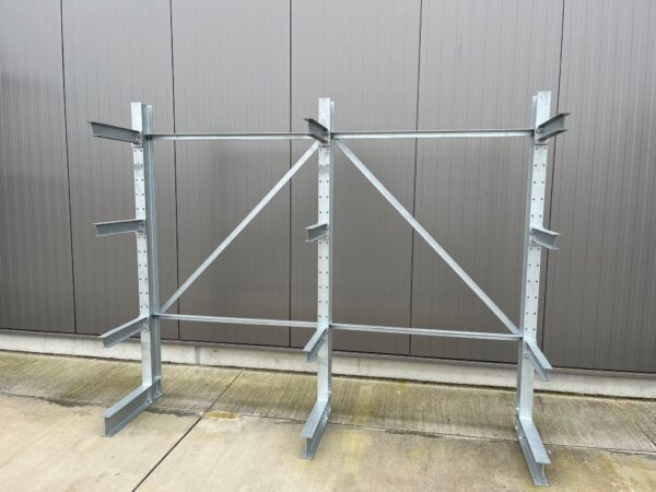 Sonderposten Nr2 Kragarmregal, einseitig 3 Ständer Höhe: 4,80 m ; Armtiefe 1,20 m