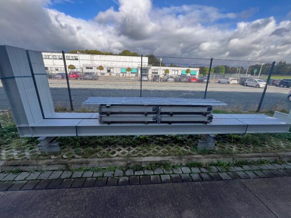 Sonderposten Nr17 Kragarmregal, einseitig 6 Ständer Höhe: 5,20 m ; Armtiefe 1,20 m