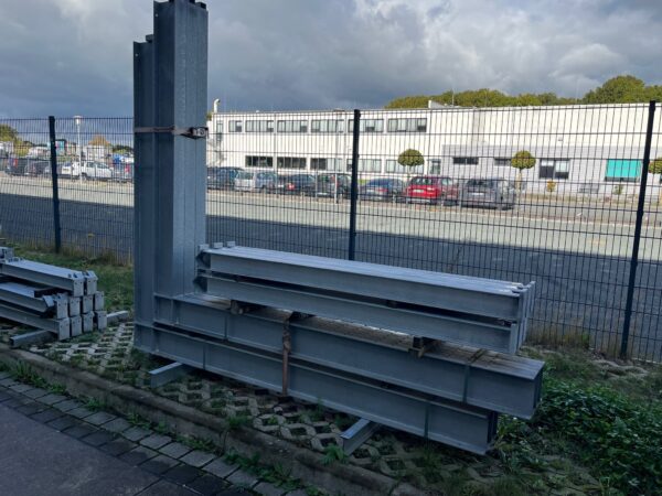 Sonderposten Nr4 Spanplattenregal, einseitig 3 Ständer Höhe: 2,60 m ; Armtiefe 2,00 m