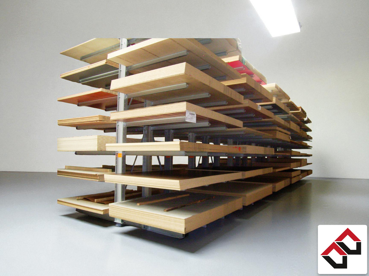 Spanplattenregal LEICHT, einseitig 3 Ständer Höhe: 3,20 m ; Fuß- und Armtiefe 1,80 m