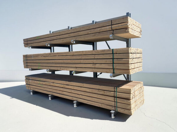 Einseitiges Kragarmregal mit 4 Lagerebenen -mittlere Ausführung-