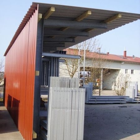 Einseitige Kragarmregale mit Dach und Rückwand